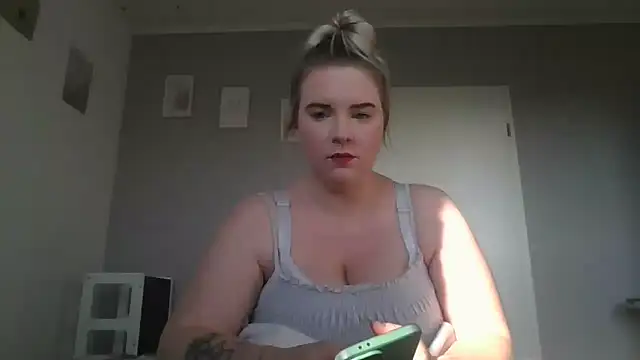 Snapshot of MinchenBienchen98 chatting on 15, 2, 2026 MinchenBienchen98 online show from 15, 2, 2026