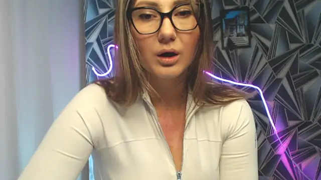 Snapshot of NikkiKiss___ chatting on 14, 5, 2026 NikkiKiss online show from 14, 5, 2026