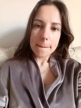 Snapshot of She-Moon chatting on 5, 5, 2026 She-Moon online show from 5, 5, 2026