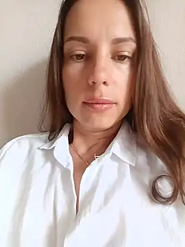 Snapshot of She-Moon chatting on 4, 7, 2026 She-Moon online show from 4, 7, 2026
