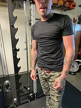 Snapshot of brngitdwn chatting on 11, 4, 2026 brngitdwn online show from 11, 4, 2026