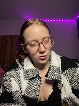 YoungLisaa18 online show from 17, 2, 2026