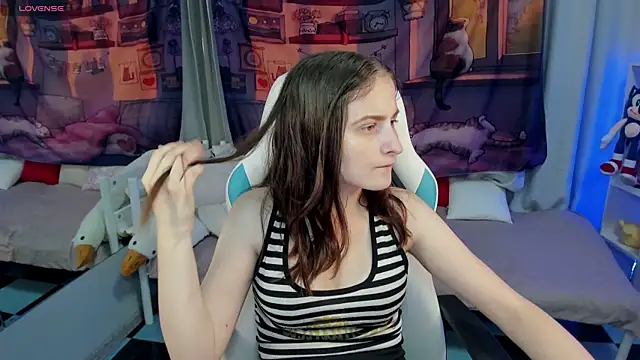 KiraDuvall online show from 10, 7, 2026