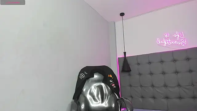 Snapshot of scarletcherry18 chatting on 10, 7, 2026 scarletcherry18 online show from 10, 7, 2026