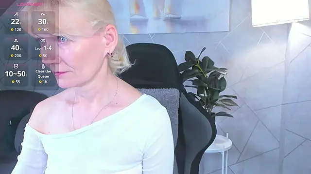Snapshot of Julie_Lucas chatting on 29, 5, 2026 Julie Lucas online show from 29, 5, 2026
