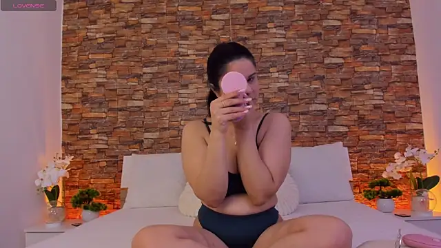 Olivia  Taylor online show from 19, 4, 2026