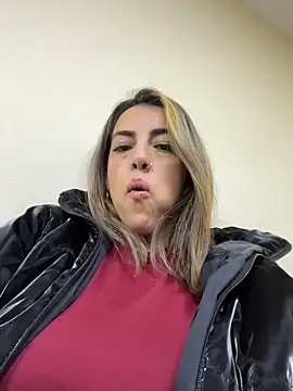 Snapshot of Paulinaa_bella chatting on 3, 3, 2026 Paulinaa bella online show from 3, 3, 2026