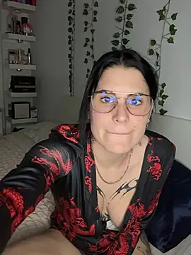 julieeeeee75 online show from 13, 1, 2026