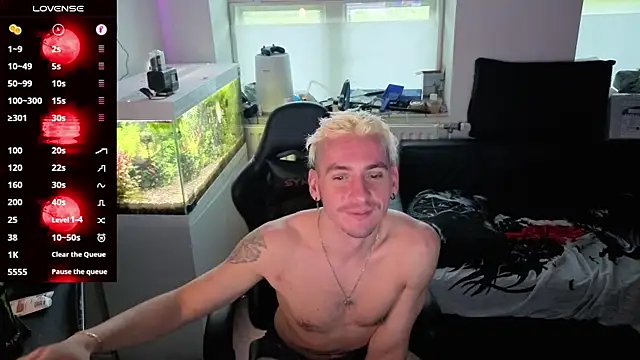 Rayzel White online show from 25, 4, 2026