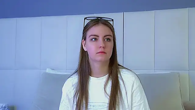 Snapshot of SofiaSarvain chatting on 5, 2, 2026 SofiaSarvain online show from 5, 2, 2026