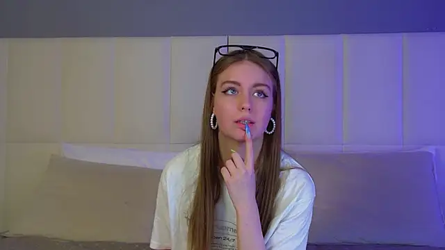 Snapshot of SofiaSarvain chatting on 24, 2, 2026 SofiaSarvain online show from 24, 2, 2026