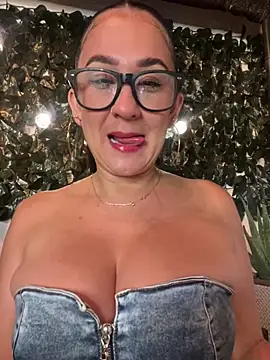 Snapshot of _Sashaa chatting on 10, 5, 2026 Sashaa online show from 10, 5, 2026