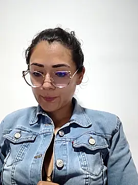 Snapshot of Freyarosse chatting on 6, 2, 2026 Freyarosse online show from 6, 2, 2026