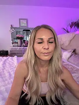 Snapshot of JulieSol chatting on 8, 2, 2026 JulieSol online show from 8, 2, 2026