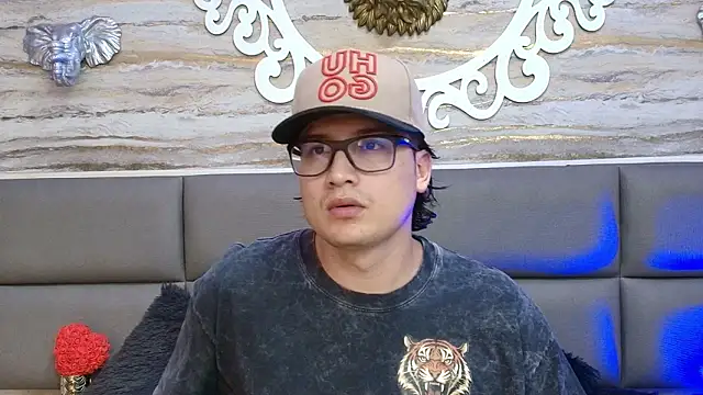 Danner Alaia online show from 25, 2, 2026