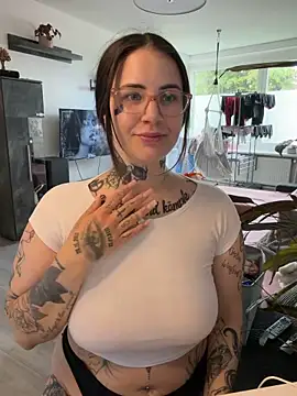 Snapshot of NyxTattoo chatting on 22, 5, 2026 NyxTattoo online show from 22, 5, 2026