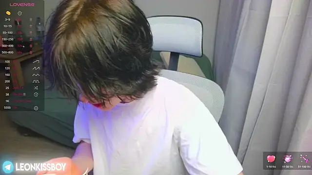 LeonBoykisser online show from 6, 4, 2026