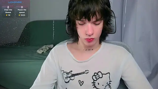 Snapshot of LeonBoykisser chatting on 7, 7, 2026 LeonBoykisser online show from 7, 7, 2026