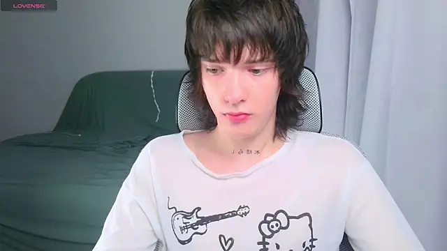 Snapshot of LeonBoykisser chatting on 8, 7, 2026 LeonBoykisser online show from 8, 7, 2026