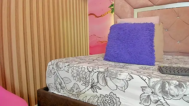 sweet  luna   online show from 8, 4, 2026