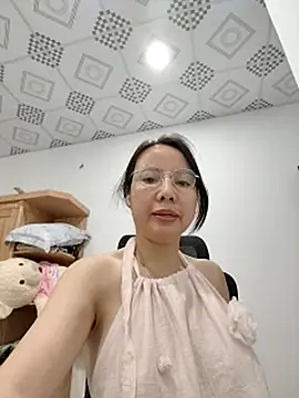 Snapshot of Famrita chatting on 19, 4, 2026 Famrita online show from 19, 4, 2026