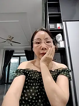 Snapshot of Famrita chatting on 6, 5, 2026 Famrita online show from 6, 5, 2026