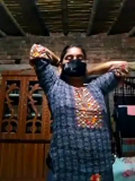 Snapshot of Hot_Sweeti chatting on 1, 4, 2026 Hot Sweeti online show from 1, 4, 2026