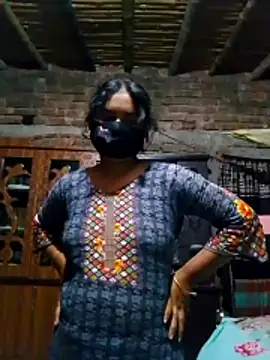 Snapshot of Hot_Sweeti chatting on 1, 4, 2026 Hot Sweeti online show from 1, 4, 2026