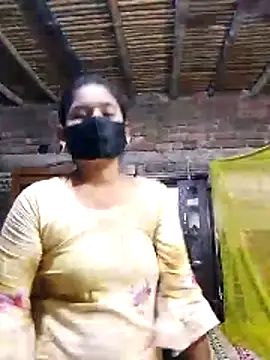 Snapshot of Hot_Sweeti chatting on 8, 4, 2026 Hot Sweeti online show from 8, 4, 2026