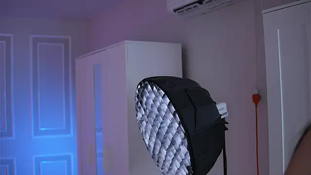 SammiMonroe online show from 7, 4, 2026