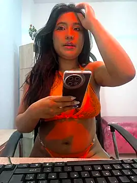 Snapshot of valenlopezz_ chatting on 2, 5, 2026 valenlopezz online show from 2, 5, 2026