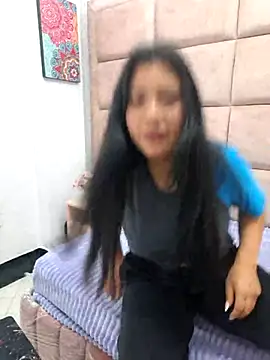 Snapshot of valenlopezz_ chatting on 8, 5, 2026 valenlopezz online show from 8, 5, 2026