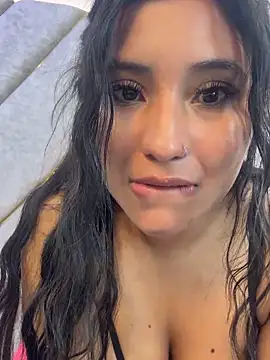 Snapshot of valenlopezz_ chatting on 21, 6, 2026 valenlopezz online show from 21, 6, 2026
