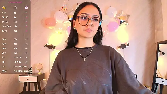 NiccolleHall online show from 19, 2, 2026