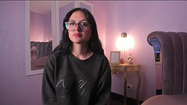 NiccolleHall online show from 24, 2, 2026