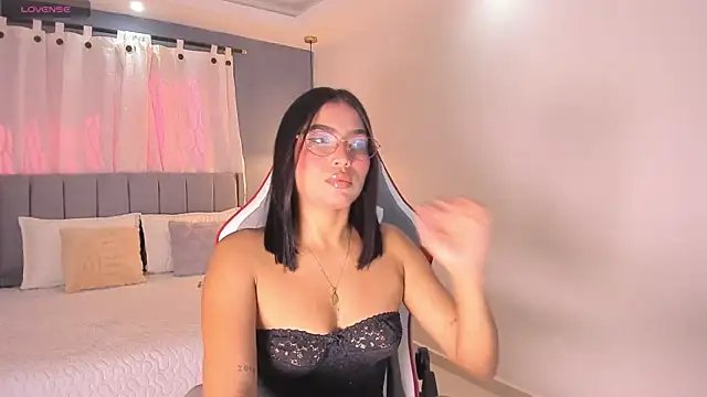 Snapshot of valentina_Noa chatting on 2, 6, 2026 valentina Noa online show from 2, 6, 2026