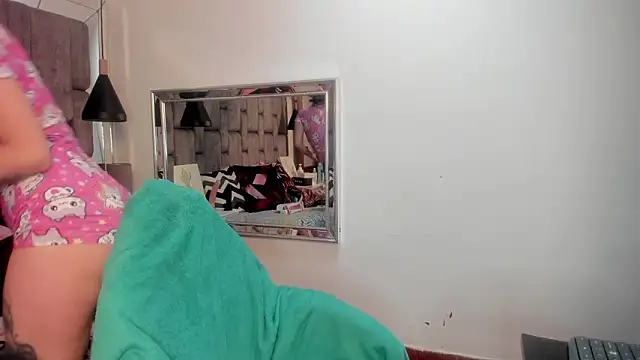 JenniQ69 online show from 11, 2, 2026