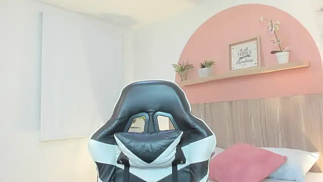 Snapshot of ivette_swan chatting on 28, 5, 2026 ivette swan online show from 28, 5, 2026