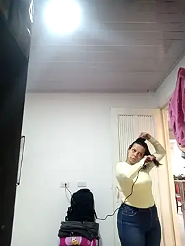Snapshot of RossyAlvarez chatting on 7, 6, 2026 RossyAlvarez online show from 7, 6, 2026