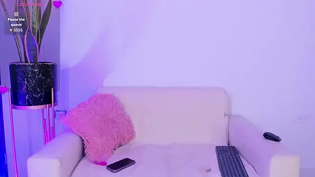 Emma collins01 online show from 18, 4, 2026