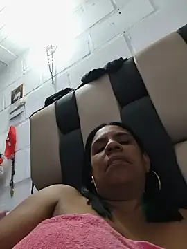 Snapshot of Zeyllyjhonson chatting on 8, 7, 2026 Zeyllyjhonson online show from 8, 7, 2026