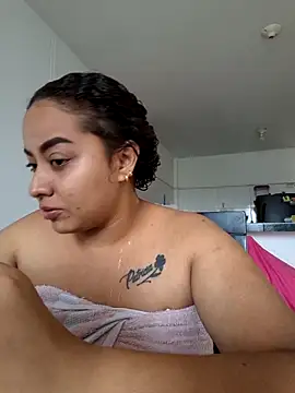 Snapshot of curly_girl_31 chatting on 29, 4, 2026 curly girl 31 online show from 29, 4, 2026