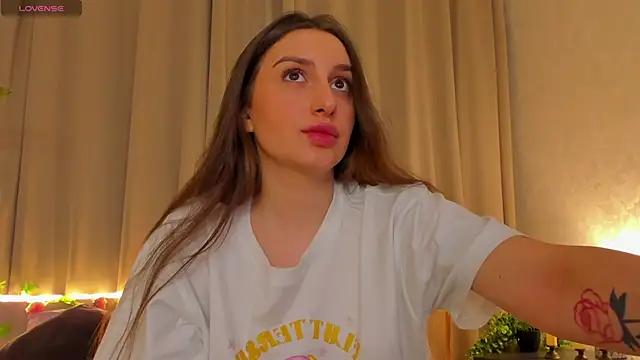 Snapshot of Celine_Coello chatting on 19, 4, 2026 Celine Coello online show from 19, 4, 2026
