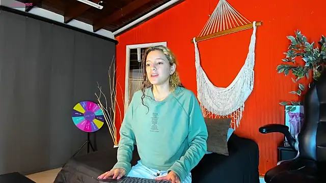 Snapshot of maria_Turner1 chatting on 7, 5, 2026 maria Turner1 online show from 7, 5, 2026