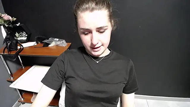 Snapshot of Sunny_siren chatting on 19, 5, 2026 Sunny siren online show from 19, 5, 2026