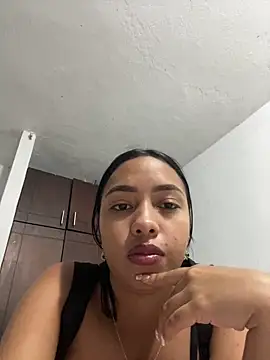 Snapshot of Alannarose06 chatting on 12, 3, 2026 Alannarose06 online show from 12, 3, 2026