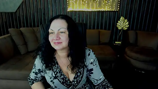 Snapshot of IrissMoon chatting on 20, 4, 2026 IrissMoon online show from 20, 4, 2026
