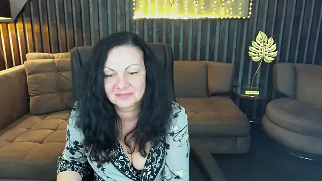 Snapshot of IrissMoon chatting on 25, 4, 2026 IrissMoon online show from 25, 4, 2026