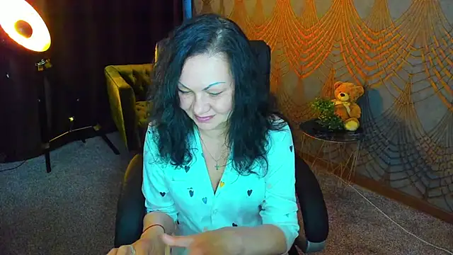 Snapshot of IrissMoon chatting on 13, 5, 2026 IrissMoon online show from 13, 5, 2026