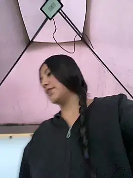 Snapshot of StrawberryPink_ chatting on 2, 4, 2026 StrawberryPink online show from 2, 4, 2026